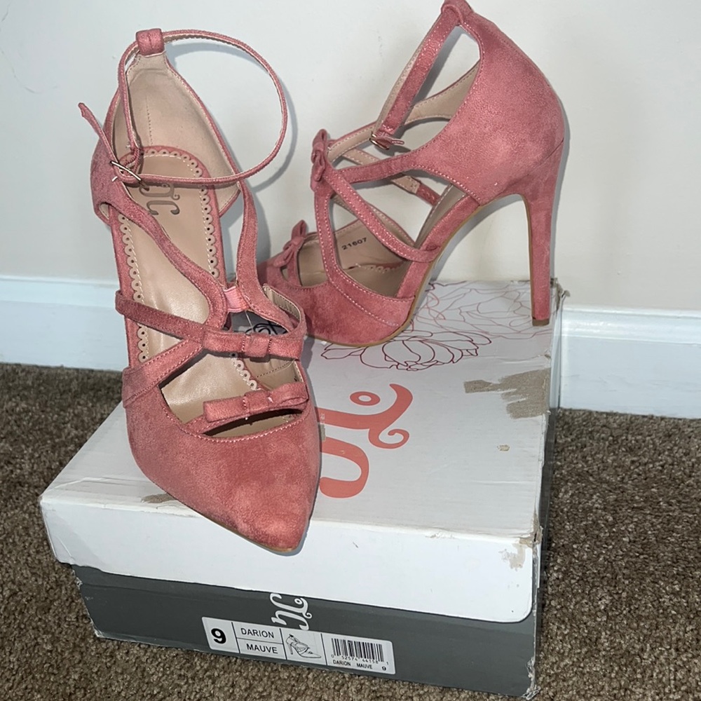Journee Collection Darion Pump. New with box